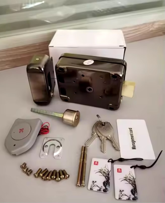 Smart lock for gate AA battery